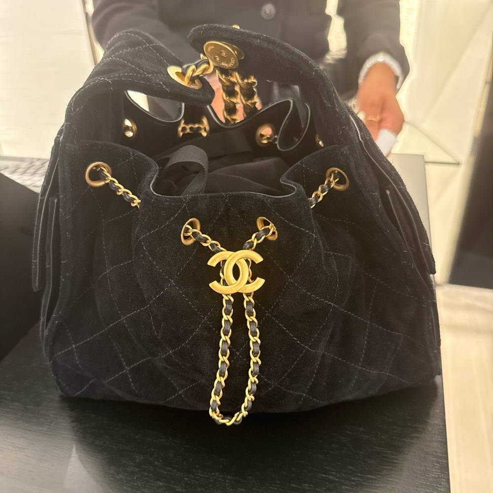 CHANEL 25 Black Suede  size SM